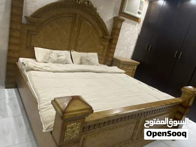 للبيع غرفة نوم كبيرة انتيك لون خشابي ذهبي خشب قوي جدا Vintage-Classic