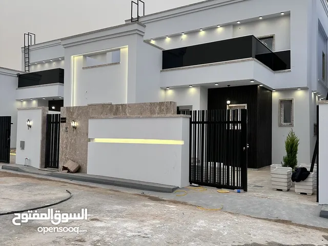 220m2 4 Bedrooms Townhouse for Sale in Tripoli Ain Zara