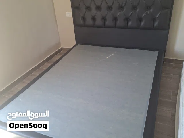تخت غرفه نوم وفرشه وتوابعها