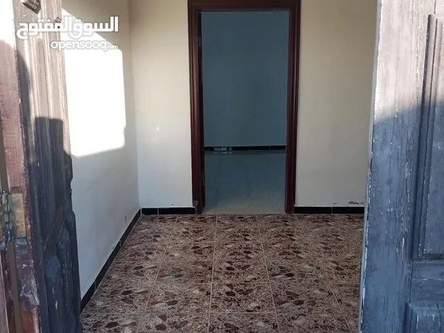 90 m2 2 Bedrooms Townhouse for Rent in Tripoli Tajura