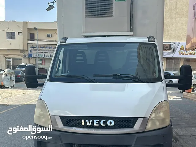 كيتشين ايفيكو متنقل للبيع بكل معداته