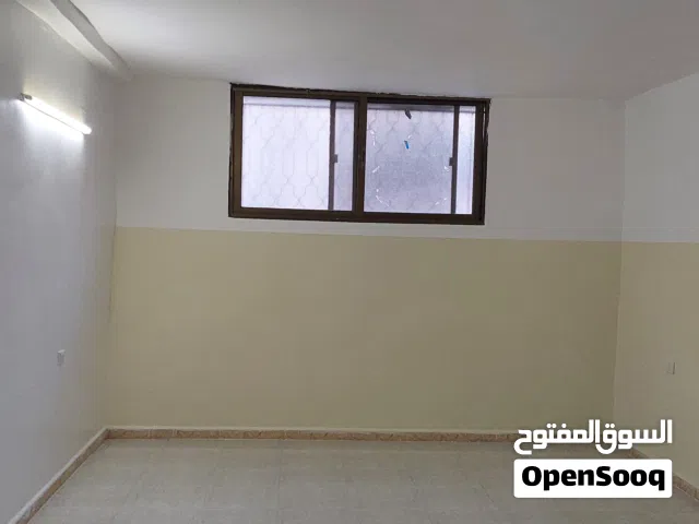 شقة ديلوكس للإيجار من المالك مباشرة بالزرقاء الغويرية بسعر مغري طابق ارضي مساحة 100 متر مربع