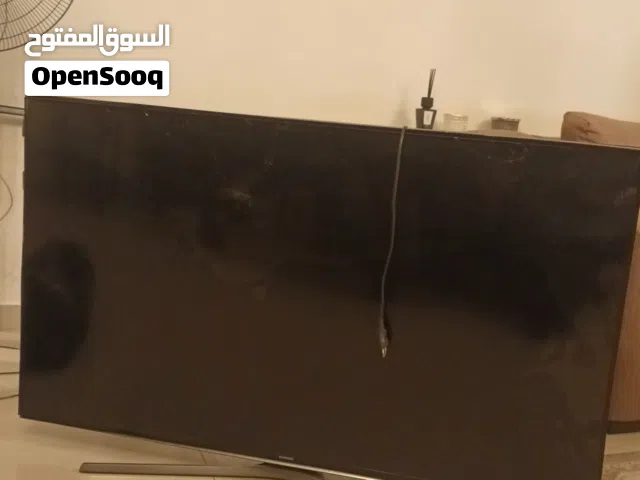 شاشة سامسونج 55 بوصه 4k سمارت فيجن مع قاعدة ارضيه ... مكسورة الشاشة والبيع على حالتها + مروحة سونا