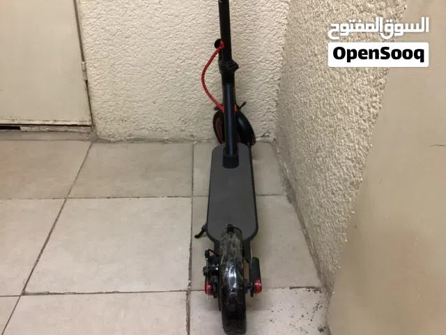 سكوتر كهربائي نظيف للبيع في مدينة العين السكوتر ما يشكي من شيء و سرعته عالية 45