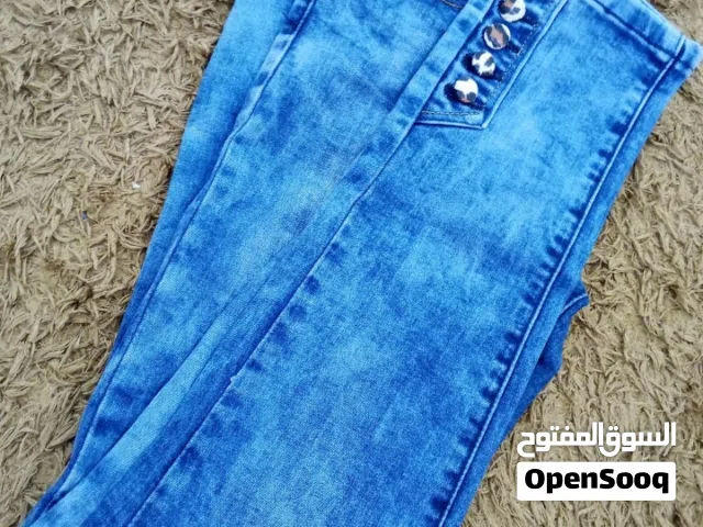 قطع ملابس بحالة الجديد 40قطعه بسعر بسيط