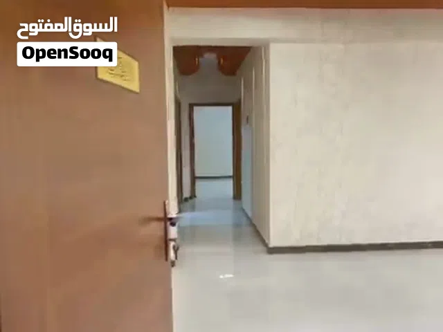 للبيع شقة مؤجرات وبموقع استراتيجي في أول خط من شارع نيستو المعبيلة
