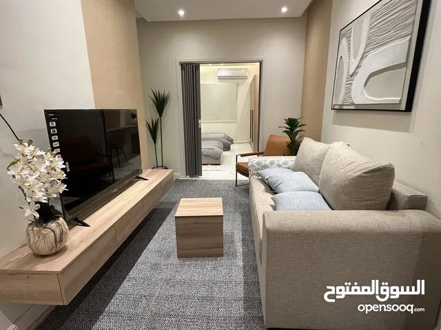 شقة مفروشة غرفتين وصالة للإيجار بدفعات شهرية 2BHK Apartment
