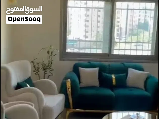 شقه للبيع في عين منجد مساحه 175 طابق ثالث السعر 145 جاهزه للسكن