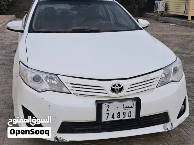 تويوتا كامري 2013محلي الله يبارك عيب لا ماشيه 196الف كيلو محليه