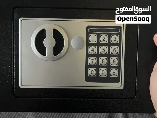 خزنه حديد للبيع بسعر مميز تحتوي على مفتاحين ووضعيات كلمه سر يوجد خدمه توصيل