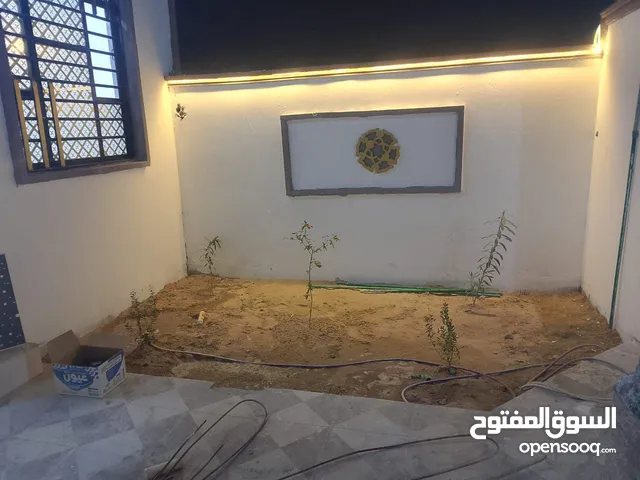 العنوان / الزبير خلف المعارض