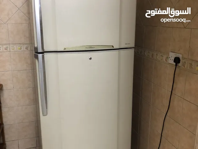 ثلاجة توشيبا بابين تعمل بصورة جيدة