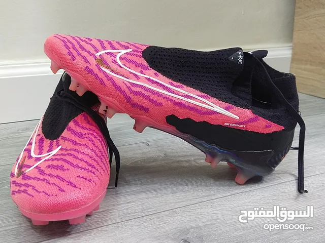 43 Sport Shoes in Tripoli