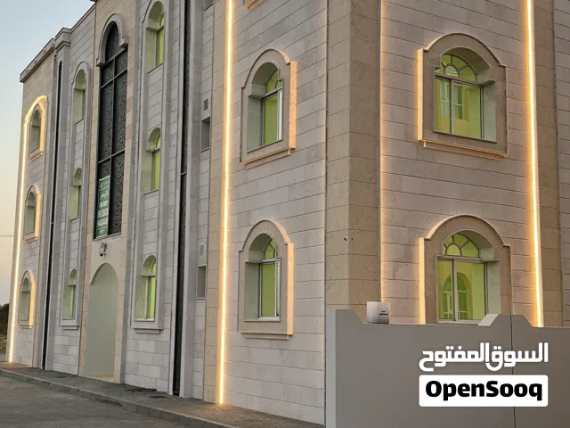 مبنى سكني كامل للإيجار في فلج القبائل مقابل مطار صحار