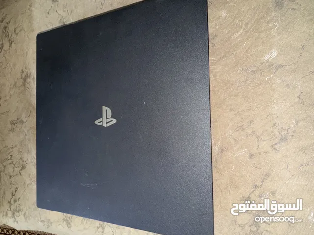 للبيع بلي 4pro واحد تيره مع كامل الملحقات و ابالأضافه قرصين سنايبر 3و فيفا 2018 السعر بي مجال