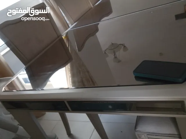 سفرة مع ثمانية كراسي