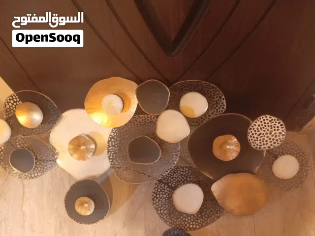 طاولات بحالة الجديد زجاج وحديد ومنظر معدني بحالة الجديد