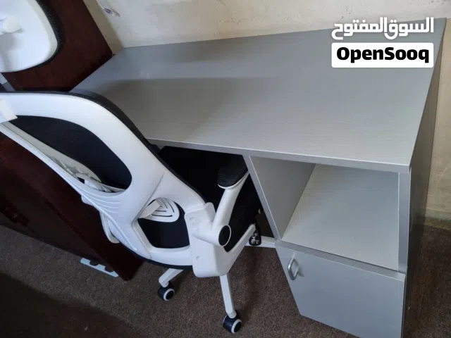 طاولة مكتب للبيع