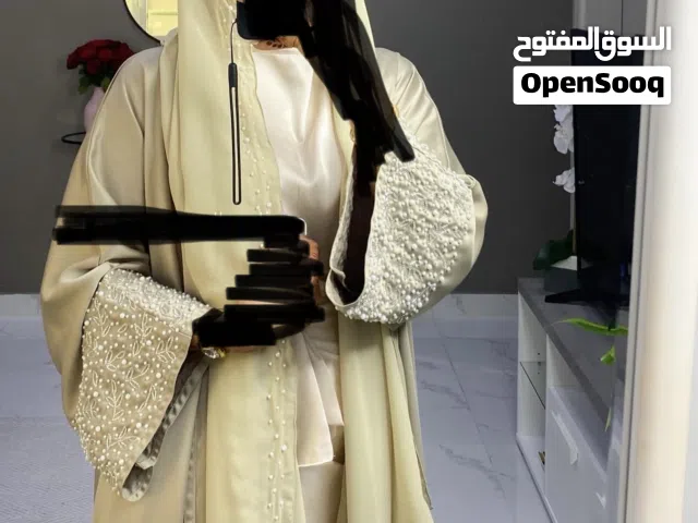 عابية كشخه للبيع لونها نادر وجميل تنفع للطلعات الحلوه والكافيهات