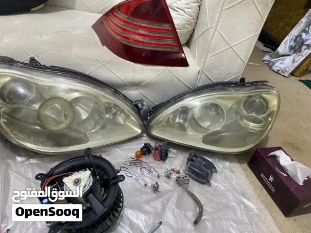 للبيع عدد 2 فانوس امامي مع موزع هواء مكيف مرسيدس حوت