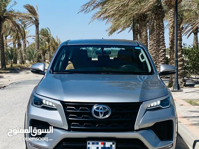 TOYOTA FORTUNER 2021 SILVER