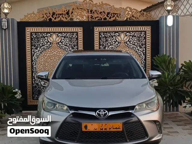 كامري تصدير أمريكي البيع 2017  حادث بصيط بدون جروج الارباجات السياره نضيفه ولاتحتاج أي صيانه