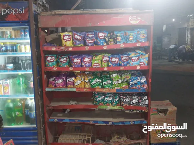 ميني ماركت مفروش وجاهز به ثلاجات عرض وارفف خشب وماكينة فوري وفترينة حلويات بعرب جسر السويس -عين شمس