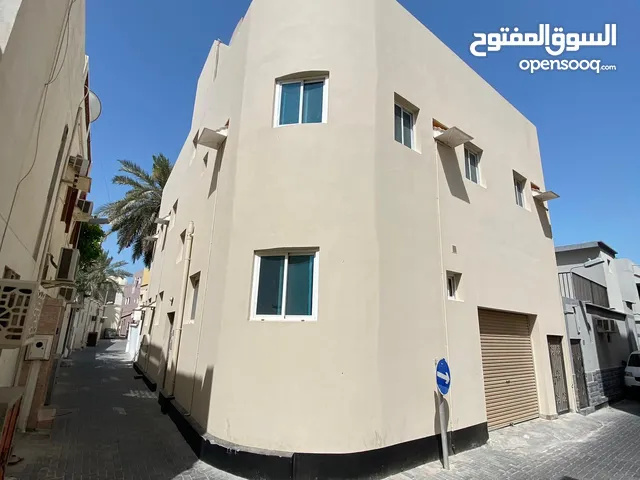 266m2 6+ Bedrooms Townhouse for Sale in Muharraq Busaiteen