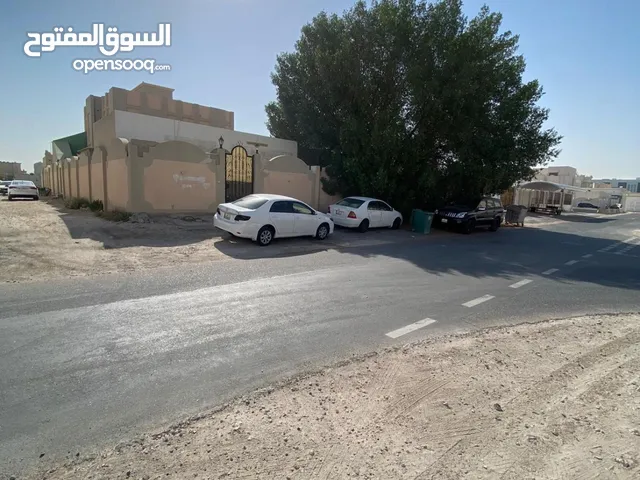 للبيع بسعر الارض فيلا بام السنيم قريبة من أسواق رامز - راعيها ساكنها ومؤجر الملاحق ب 13000 الف ريال