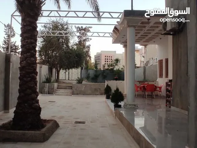 300 m2 More than 6 bedrooms Townhouse for Sale in Tripoli Saleem St