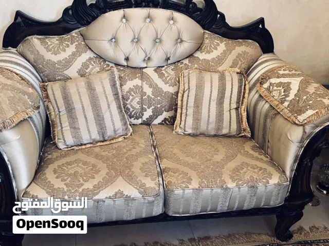 طقم ضيوف و طقم طاولات للبيع بحال الجديد