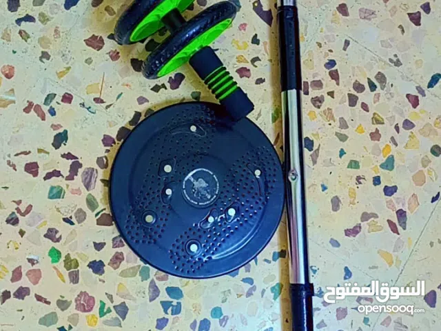 مجموعه اغراض بحاله الوكاله كل شيء نظيف ما عدا كفوف الملاكمه مستعملين