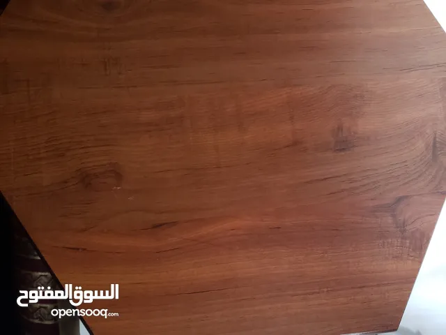 طاولة مجلس خشب بني بشكل سداسي هندسي تحفة جميلة جدا جديدة استعمال بسيط طبعاً الاصلي مش زي حق الحراج
