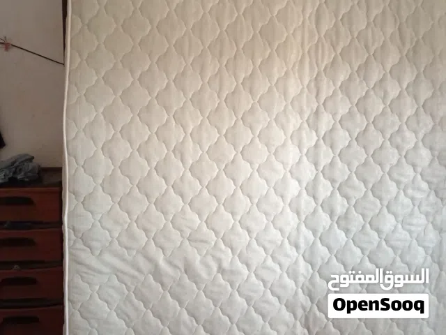 فرشه تخت جديد زنبرك واسفنج الحجم كبيره للبيع