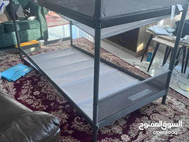 البيع سرير طابقين كرسي مكتب و طاولة