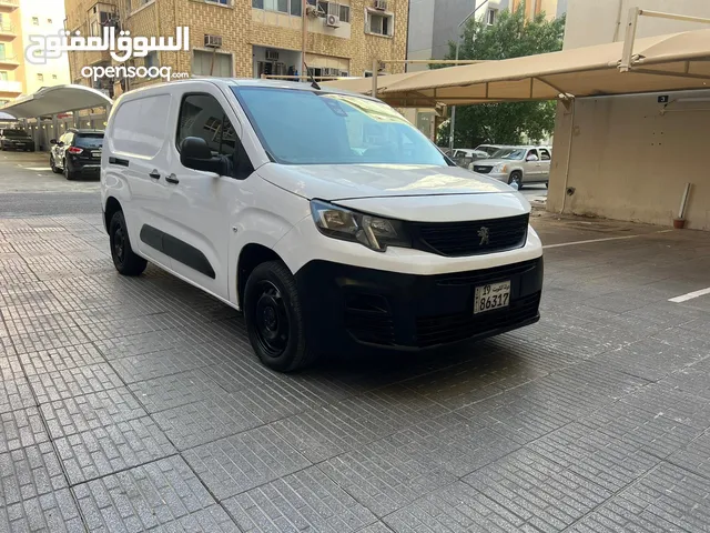 للبيع بيجو باص مغلق بارتنر 2022