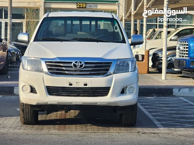 Toyota Hilux 2015 manual transmission diesel engine in excellent condition