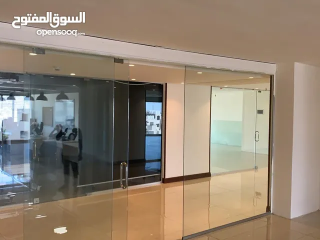 مكتب تجاري فاخر جدا للبيع في أفضل مواقع شارع عبدالله غوشة