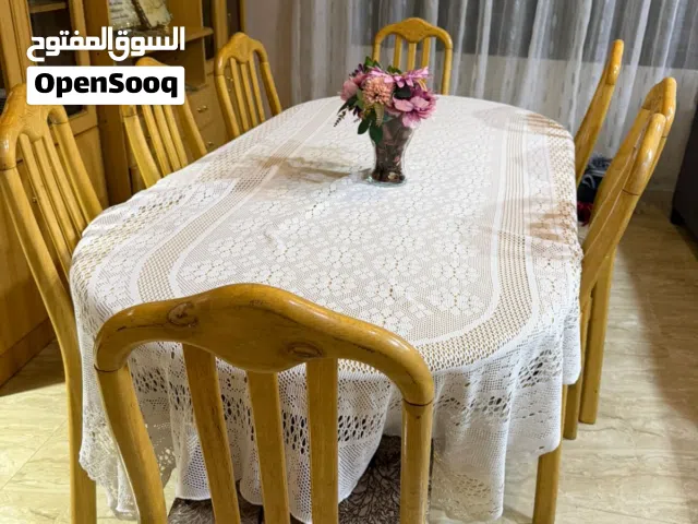 سفره 8 كراسي مع بوفيه لون مميز نطيفه جدا للبيع