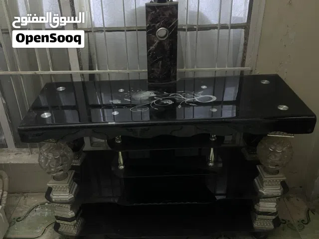 سريرين مع مكنسة مع ميز بلازما