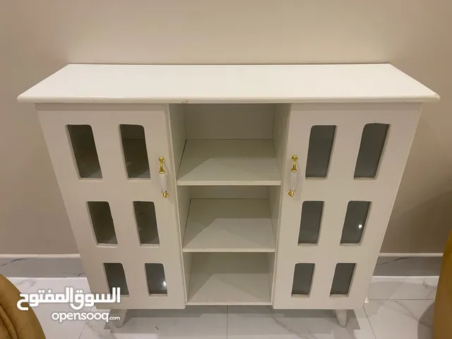 خزانة تخزين أنيقة باللون الأبيض (كوفي)-بحالة ممتازه جدا