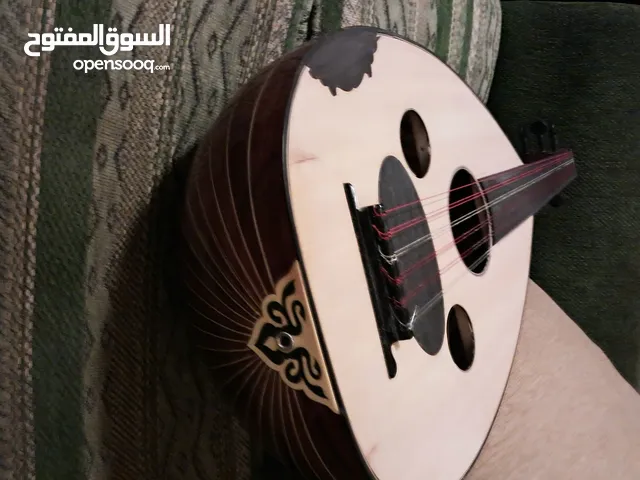 عود التركي ظهر ميجانو وجه سيدر مسطره ومفاتيح افانوس راكب عليه طقم اوتار لابيلا السعر 100 دينار غير