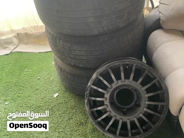 للبيع عدد 4 رنجات بحاله  ممتازه  لاند  5 مسمار  والتواصل علي هاتف رقم