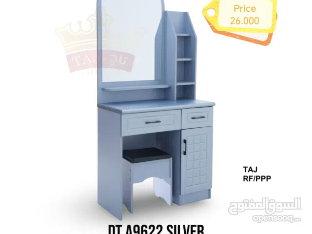 طاولة تزيين جديدة تمامًا Brand New Dressing Table