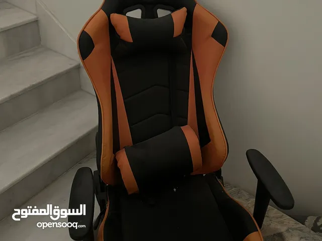 كرسي جيمنج مستخدم فيه مشكله انه مايطلع ولا ينزل