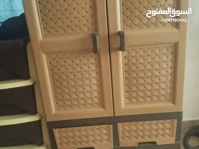 خزانة وجوارير وضعهم ممتاز 15 دينار فقط