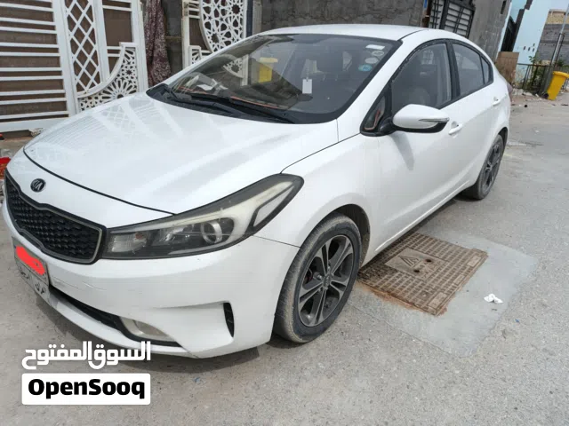 كيا سيراتو  مواصفات  خليجي  محرك 1600 كير ومحرك وتبريد خير من الله اللون أبيض مكان السيارة البصرة ..