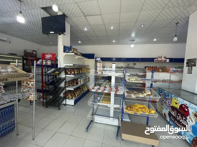 محل للبيع مكانه طريق المطار قبل كوبري الفروسية فتحت الشيل