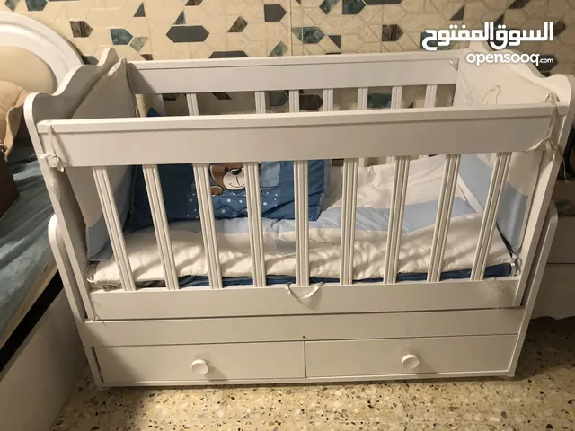 سرير طفل هزاز