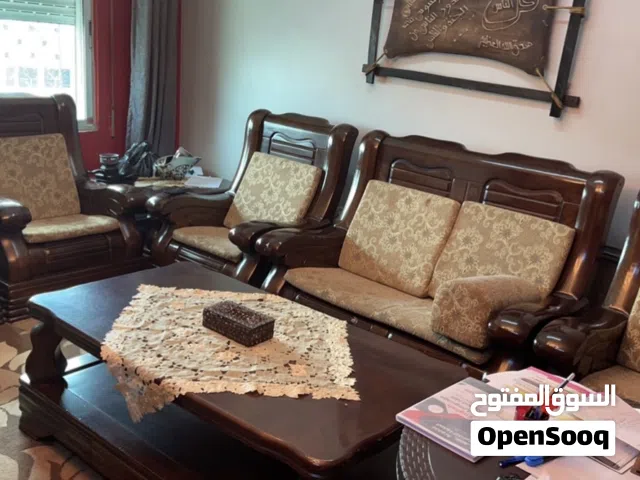 غرفة نوم وطقومه كنب وفي مكيفين طن وطن ونص كونتي وسجاد وبرادي
